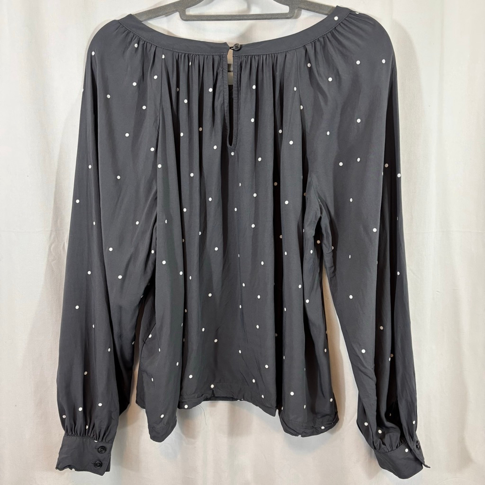 Women's Levi's Gray With White Polka Dot Blouse Size Medium - Picture 2 of 8